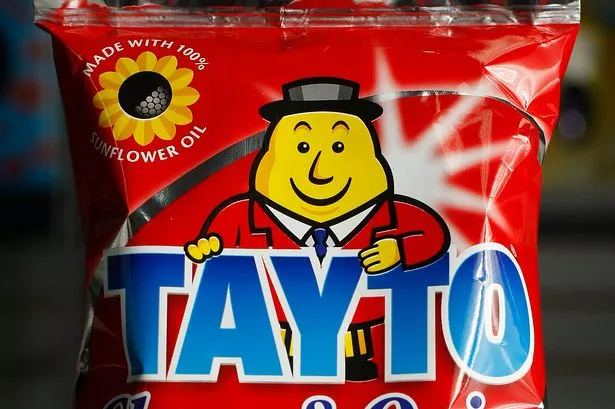 爱尔兰消费者注意！Tayto薯片里可能混入高尔夫球碎片！